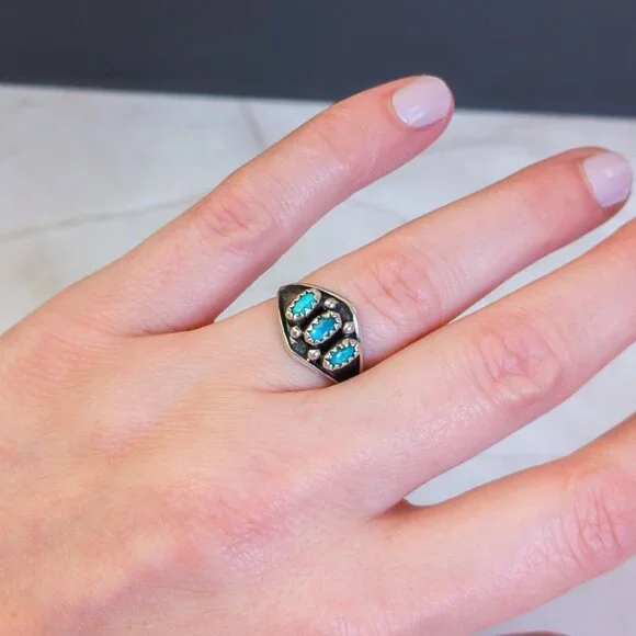 Sterling Silver Turquoise Trio Ring, Sz 5.25 — Southwest serrated bezel - Picture 7 of 13